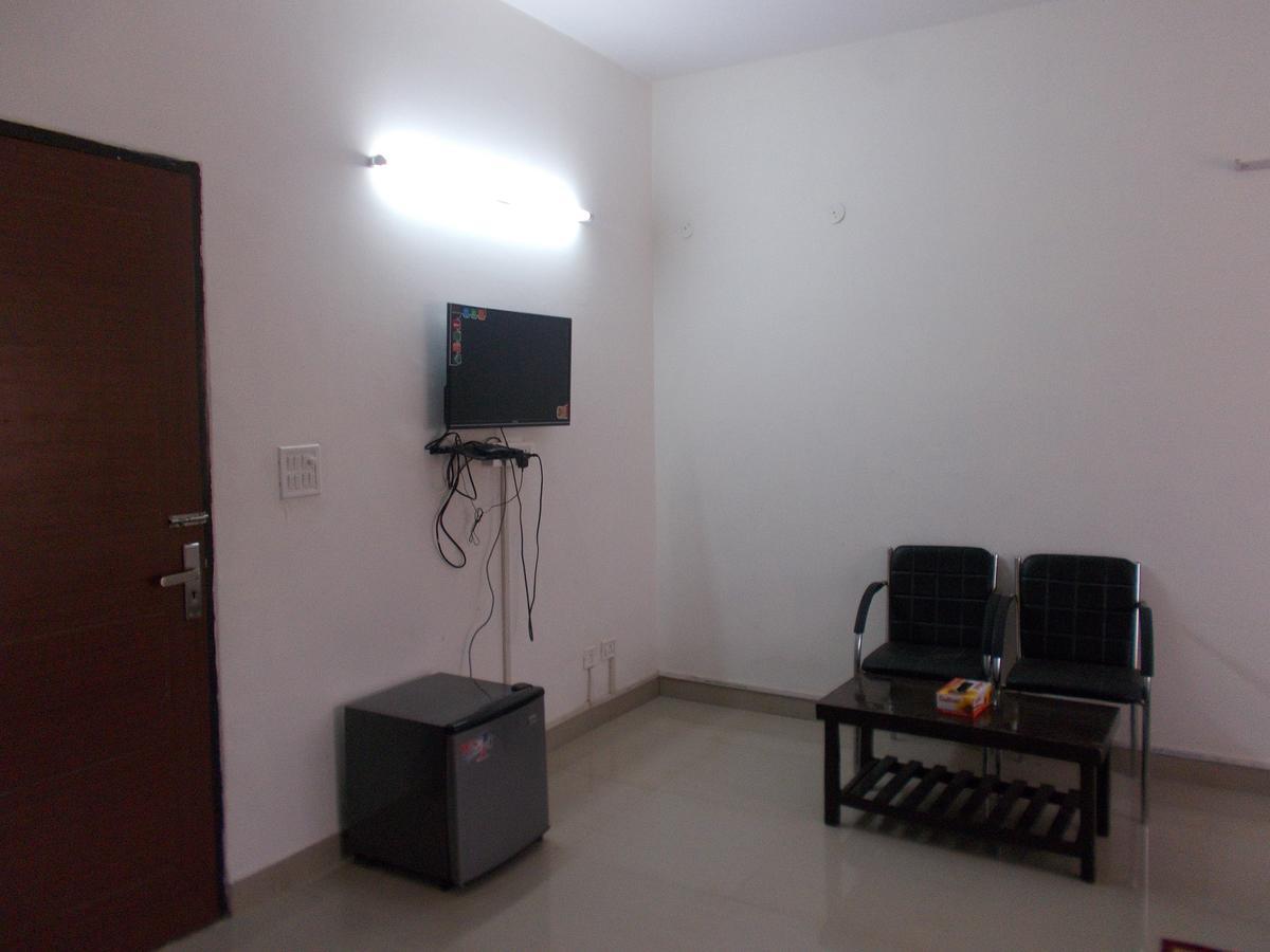 The Radiance Suites And Apartment New Delhi Eksteriør billede