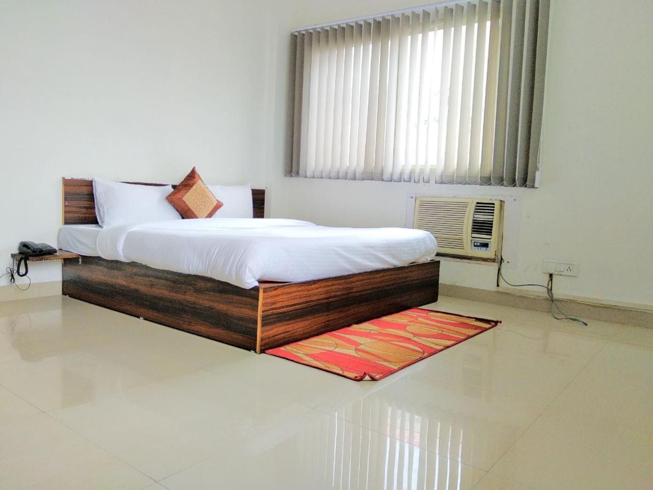 The Radiance Suites And Apartment New Delhi Eksteriør billede